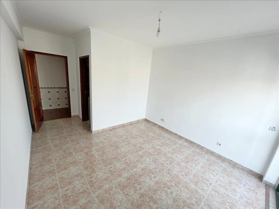 Apartamento T3 para Venda em Carregado e Cadafais Foto 13