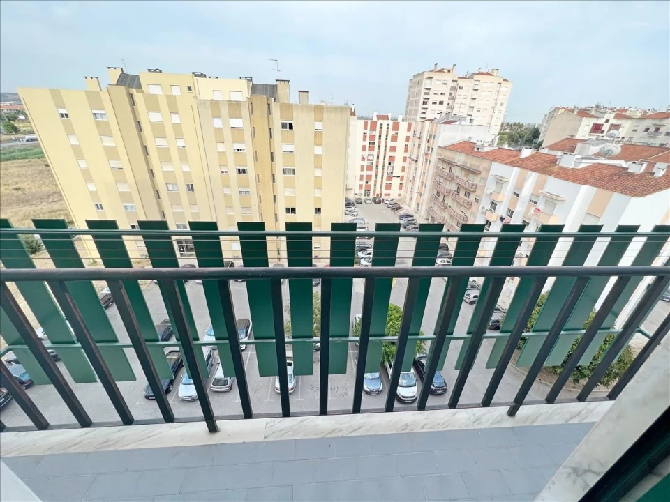 Apartamento T3 para Venda em Carregado e Cadafais Foto 15