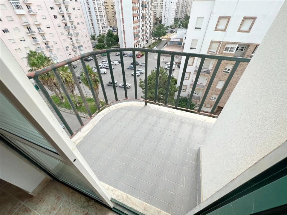 Apartamento T3 para Venda em Carregado e Cadafais Foto 24