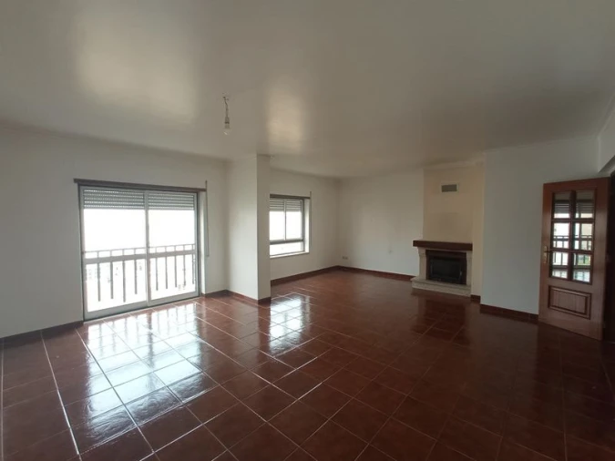 Apartamento T3 para Venda em Carregado e Cadafais Foto 4