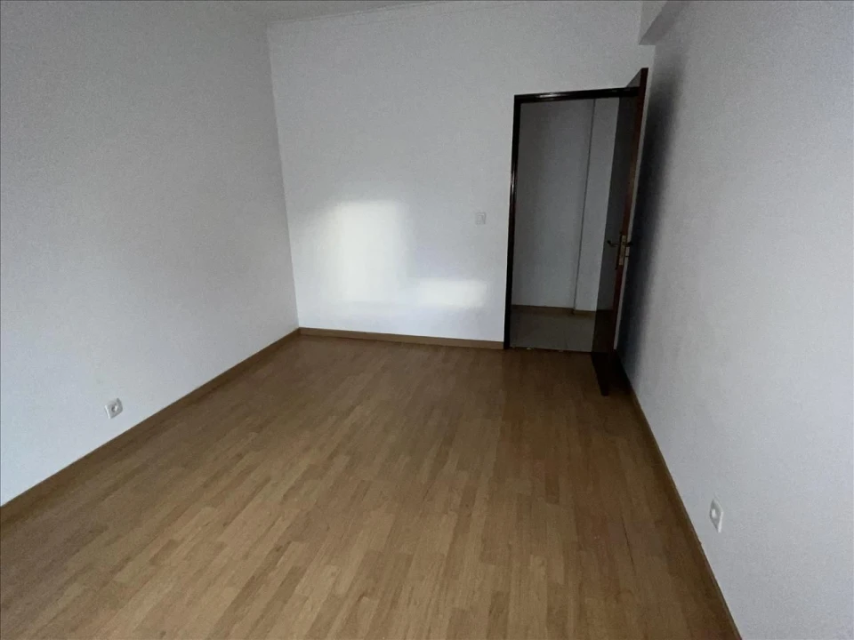 Apartamento T2 para Venda em Agualva e Mira-Sintra Foto 10