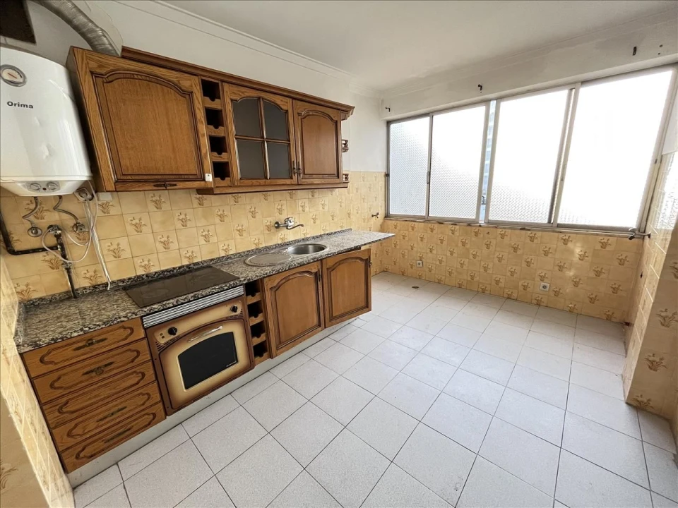 Apartamento T2 para Venda em Agualva e Mira-Sintra Foto 4