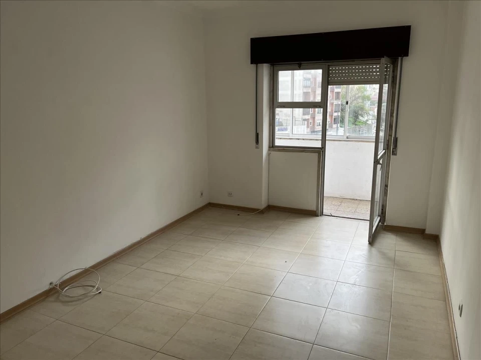 Apartamento T2 para Venda em Agualva e Mira-Sintra Foto 6