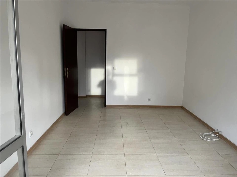 Apartamento T2 para Venda em Agualva e Mira-Sintra Foto 7