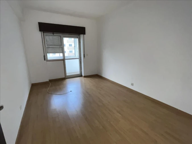 Apartamento T2 para Venda em Agualva e Mira-Sintra Foto 9