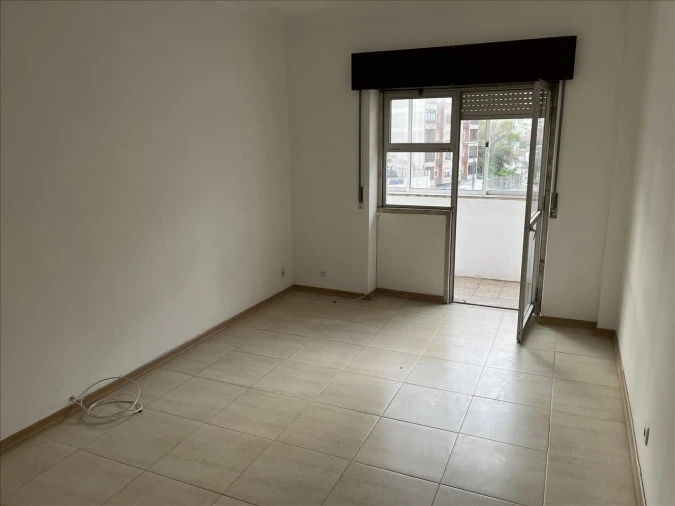 Apartamento T2 para Venda em Agualva e Mira-Sintra Foto 6