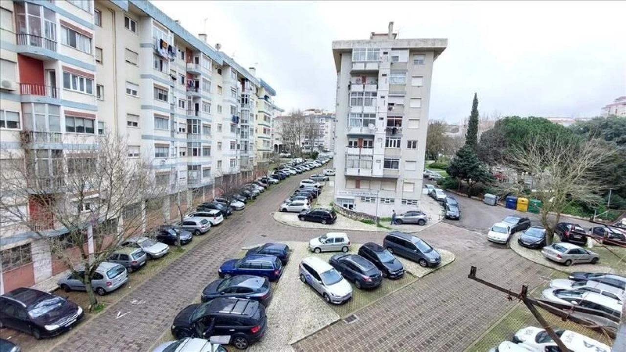 Apartamento T3 para Venda em Massamá e Monte Abraão Foto 12