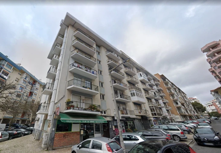 Apartamento T3 para Venda em Massamá e Monte Abraão Foto 1