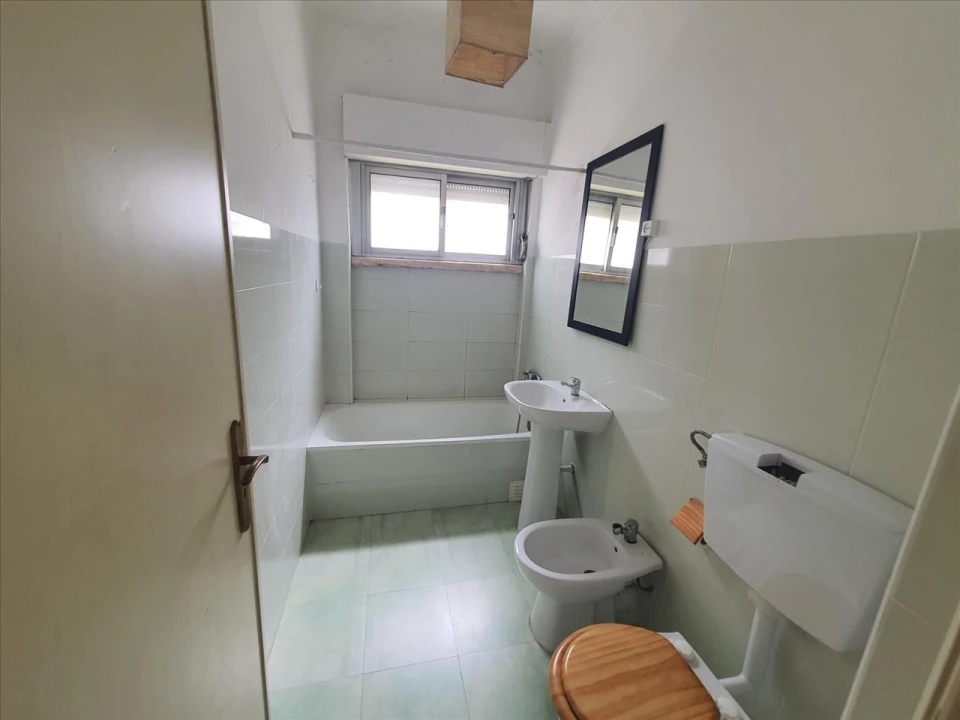 Apartamento T2 para Venda em Agualva e Mira-Sintra Foto 14