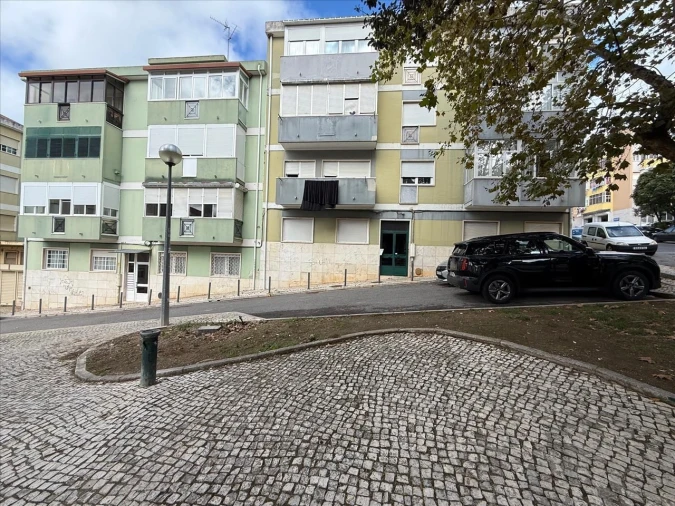 Apartamento T2 para Venda em Agualva e Mira-Sintra Foto 17