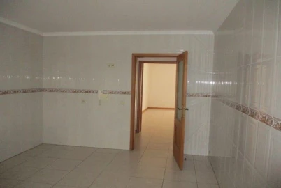 Apartamento T3 para Venda em O. Azeméis, Riba-Ul, Ul, Macinhata Seixa, Madail