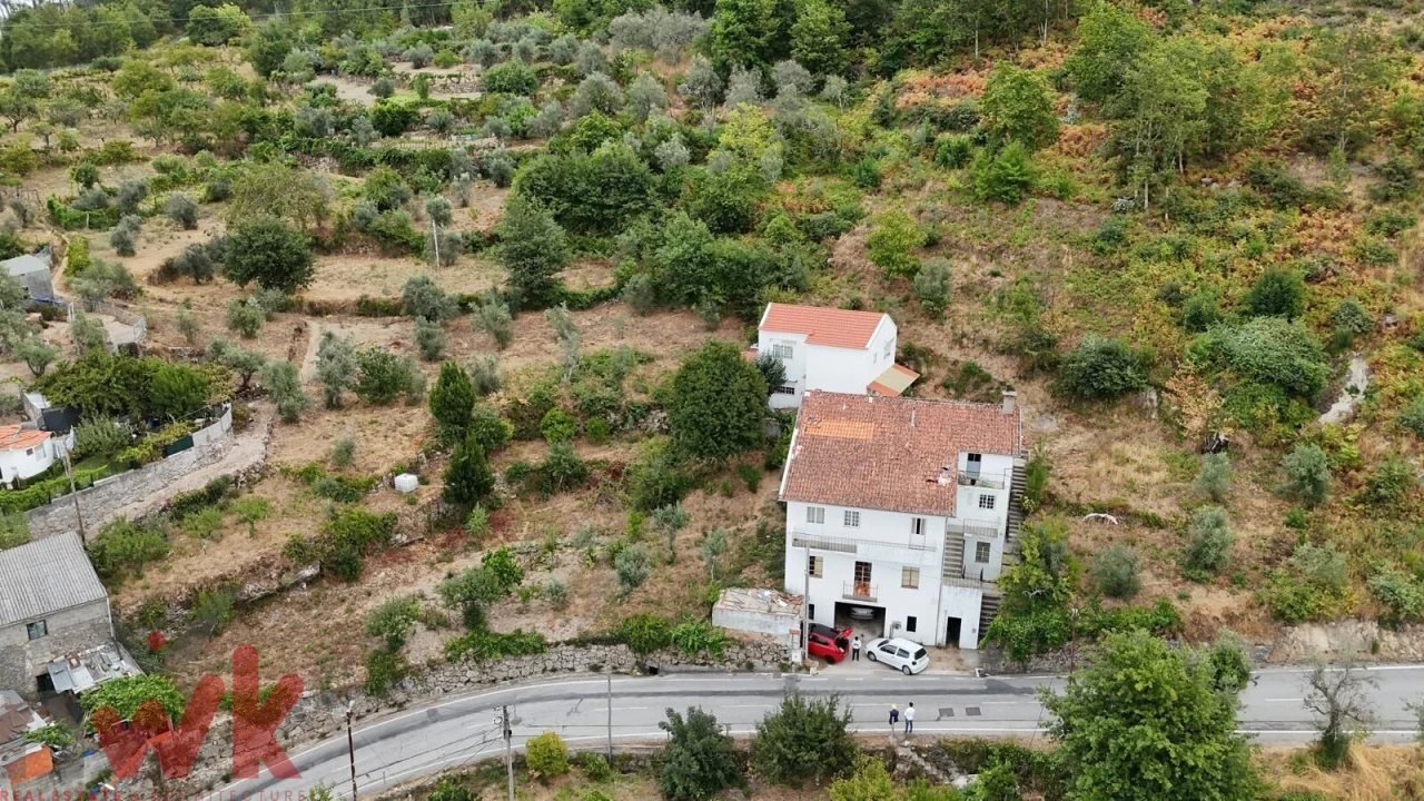 Moradia T11 para Venda em Seia, São Romão e Lapa dos Dinheiros Foto 1