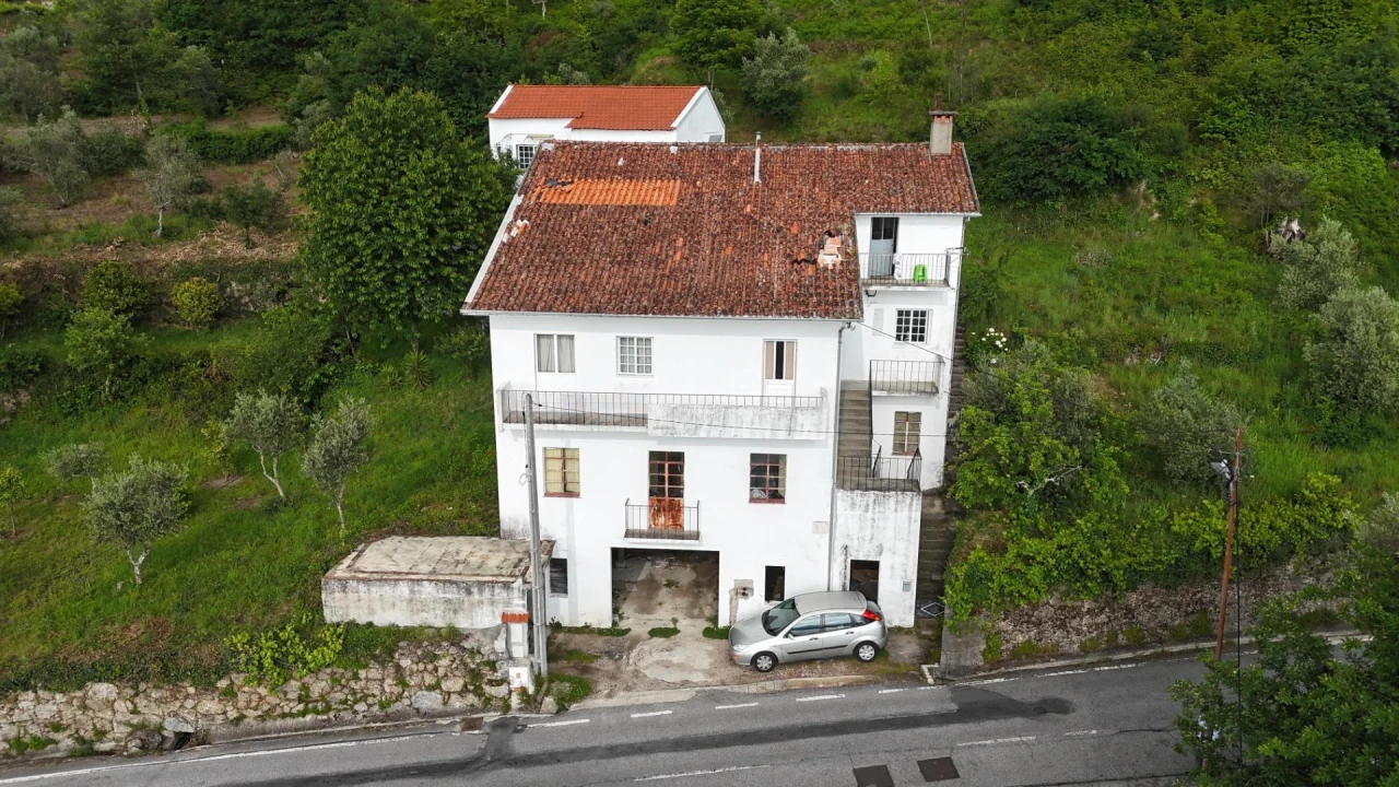 Moradia T8 para Venda em Seia, São Romão e Lapa dos Dinheiros Foto 2