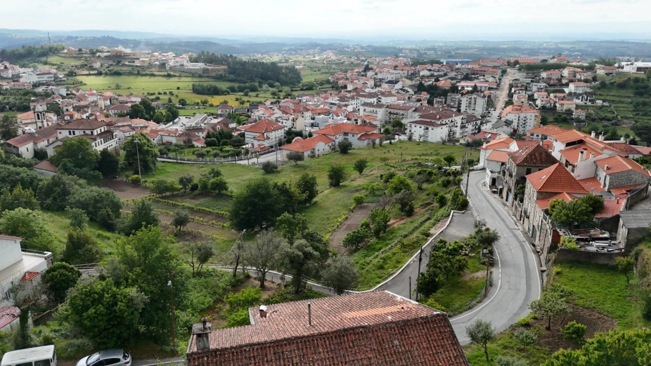 Moradia T8 para Venda em Seia, São Romão e Lapa dos Dinheiros Foto 3