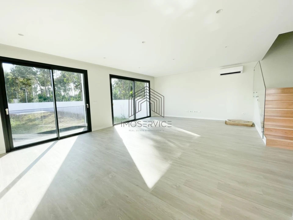 Moradia T4 para Venda em Anta e Guetim Foto 1