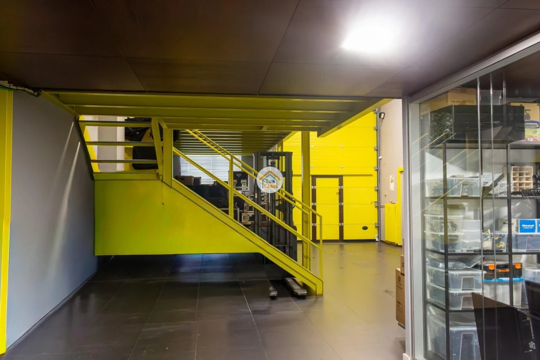 Armazém para Venda em Pedrouços Foto 11