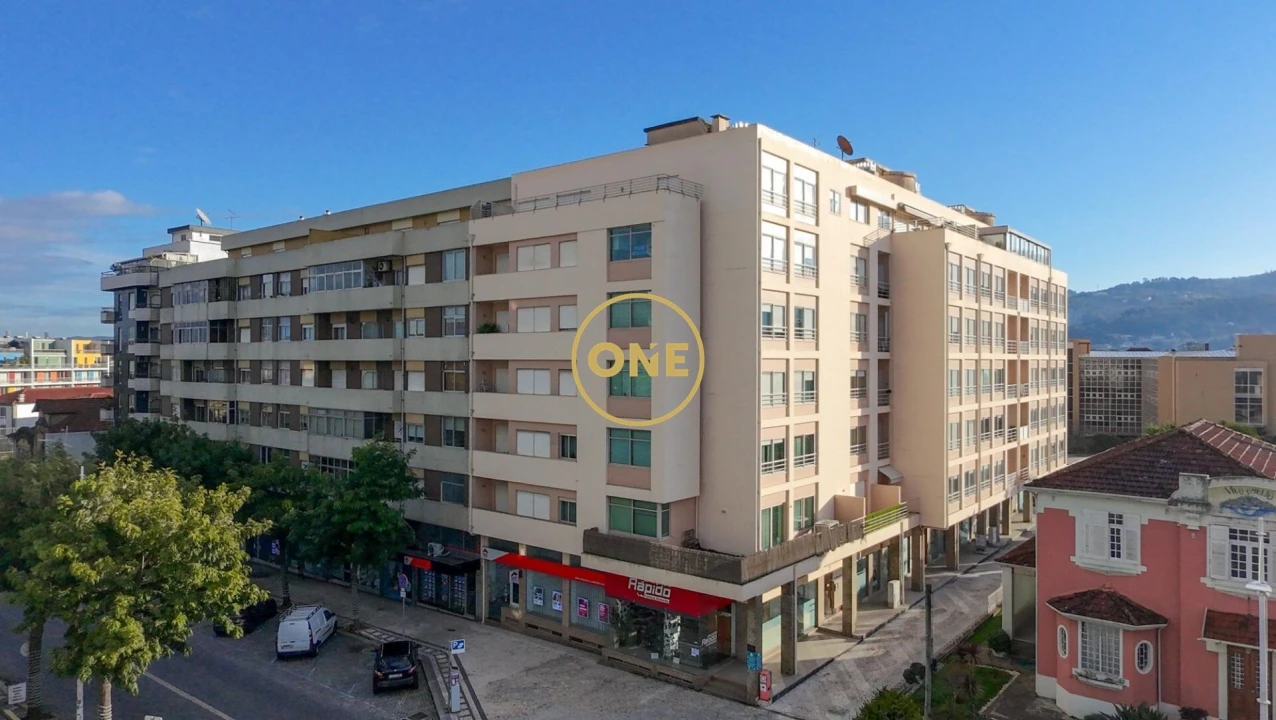 Apartamento T5 para Venda em Santo Tirso, Couto (Santa Cristina e São Miguel) e Burgães Foto 1