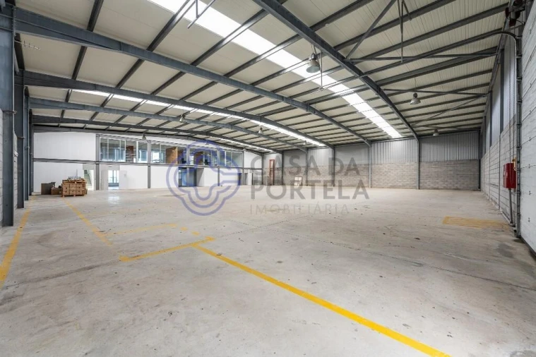 Armazém para Venda em Este (São Pedro e São Mamede)