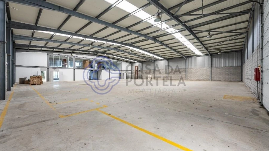 Armazém para Venda em Este (São Pedro e São Mamede)