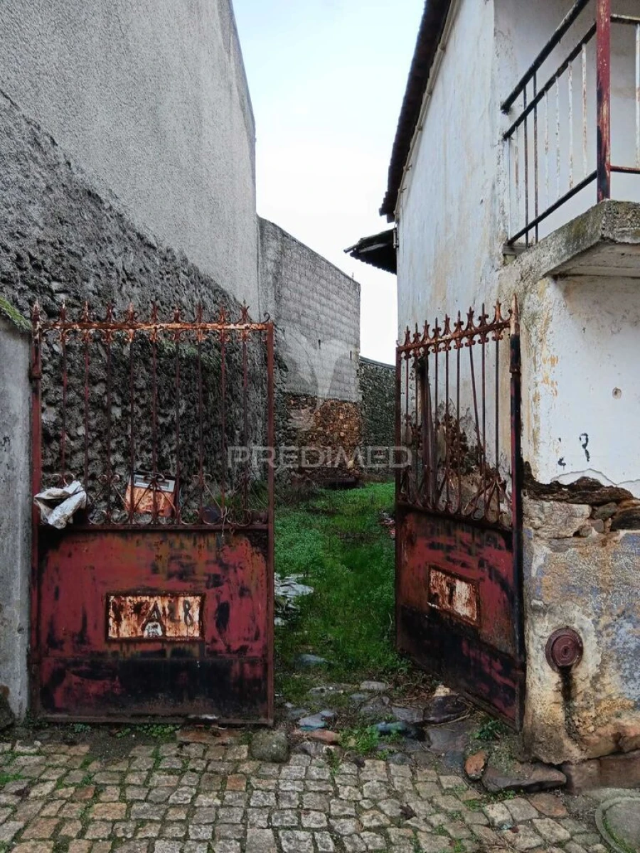 Moradia T4 para Venda em Passos Foto 3