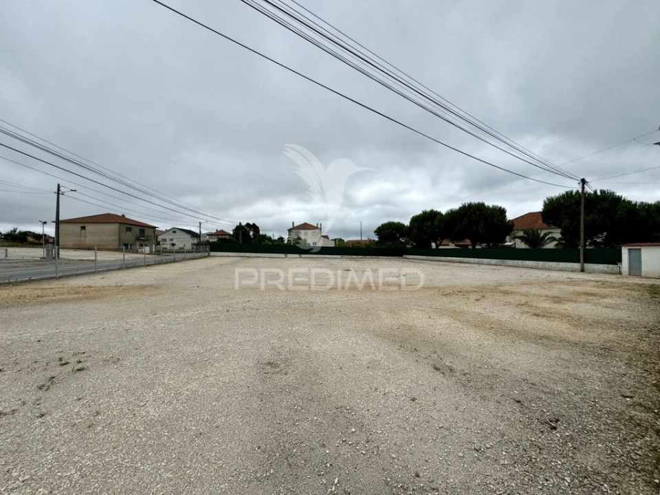 Terreno para Arrendamento em Arrabal Foto 1