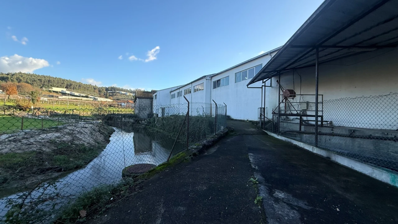 Armazém para Venda em Fermentões Foto 21