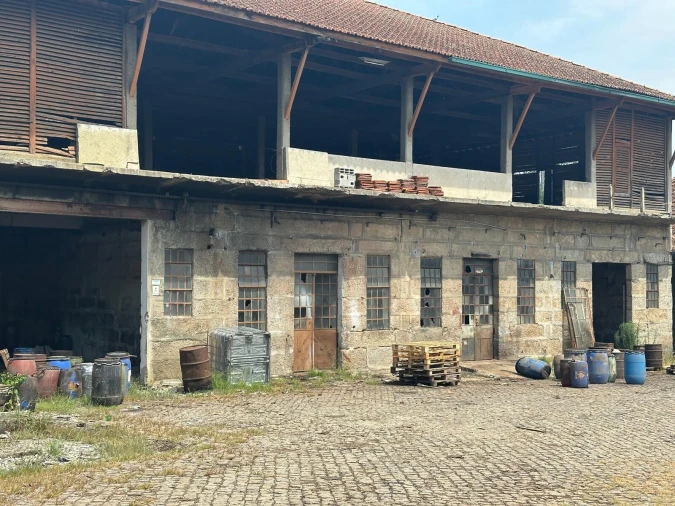 Armazém para Venda em Fermentões Foto 3