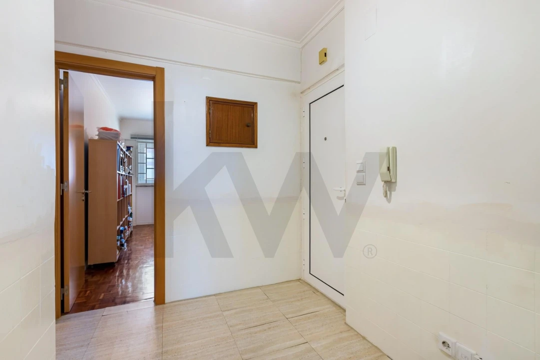 Apartamento T3 para Venda em Venteira Foto 4