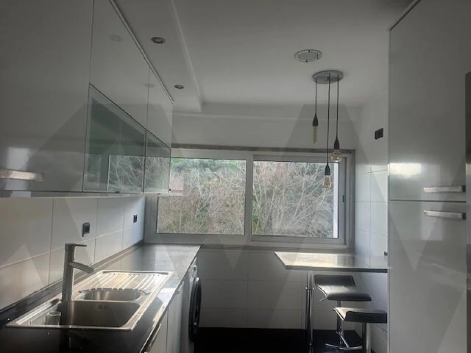 Apartamento T2 para Arrendamento em Queluz e Belas Foto 1