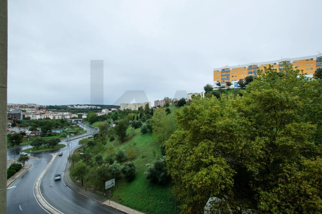 Apartamento T2 para Arrendamento em Queluz e Belas Foto 18