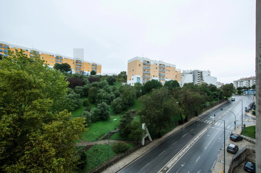 Apartamento T2 para Arrendamento em Queluz e Belas Foto 17