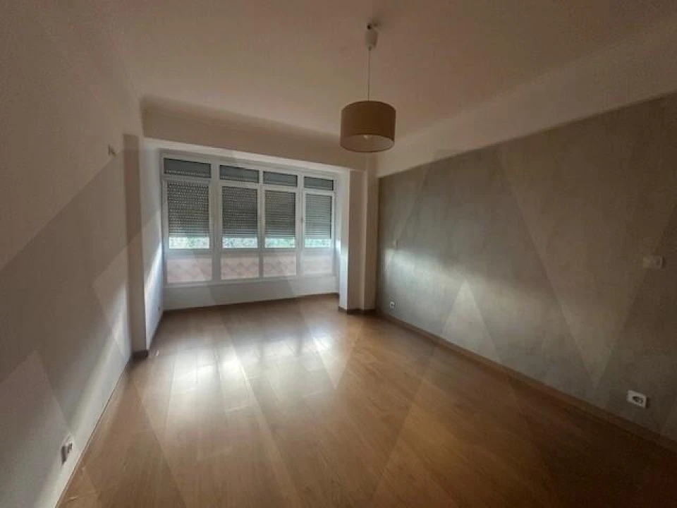 Apartamento T2 para Arrendamento em Queluz e Belas Foto 26