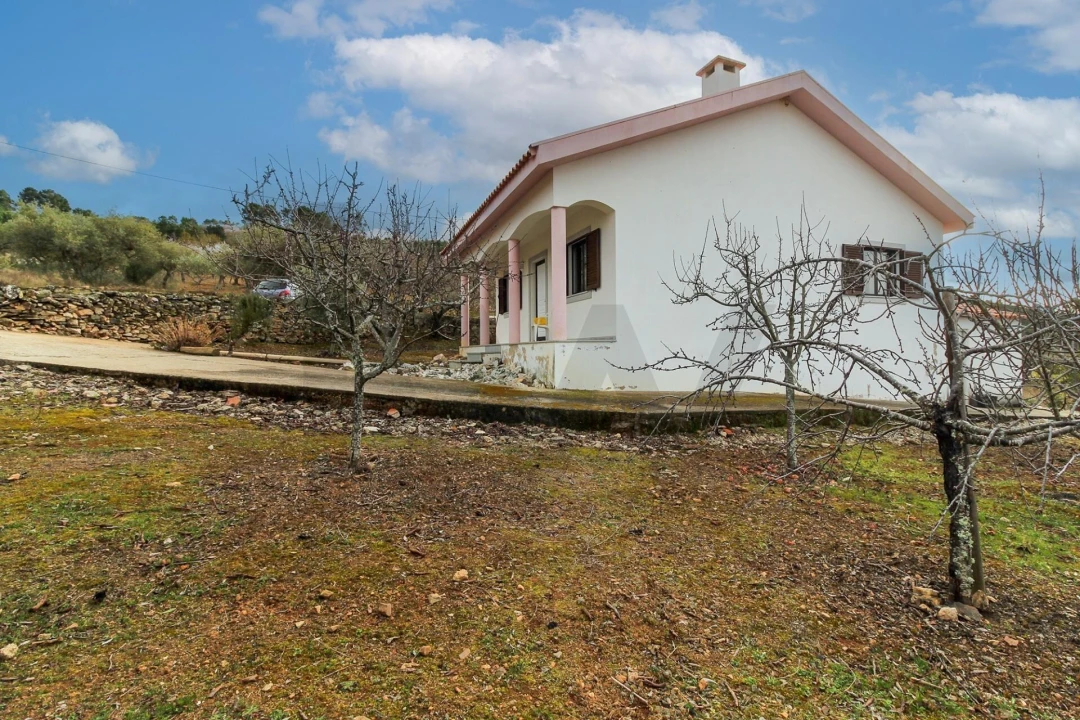 Moradia T3 para Venda em Carviçais Foto 4