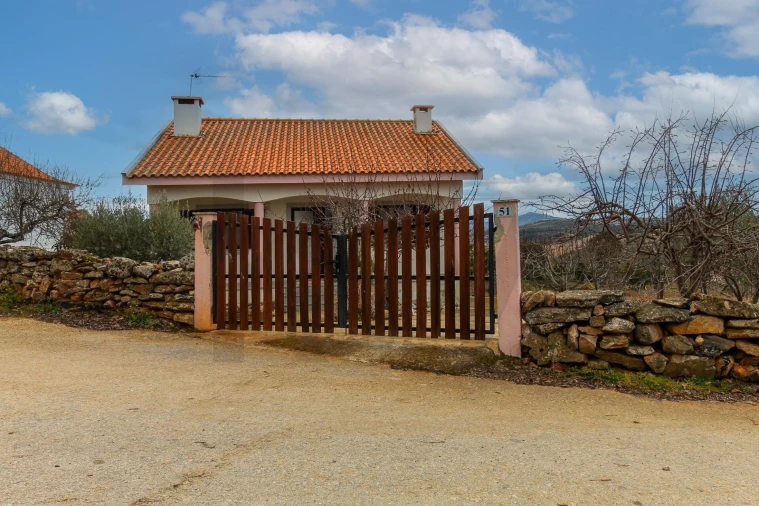 Moradia T3 para Venda em Carviçais Foto 8