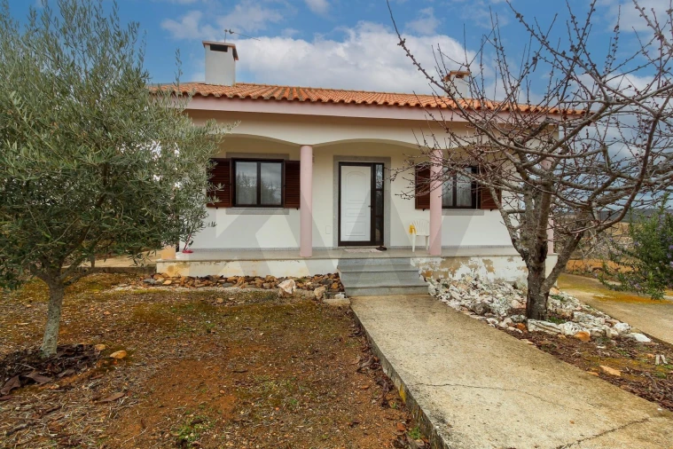 Moradia T3 para Venda em Carviçais Foto 6