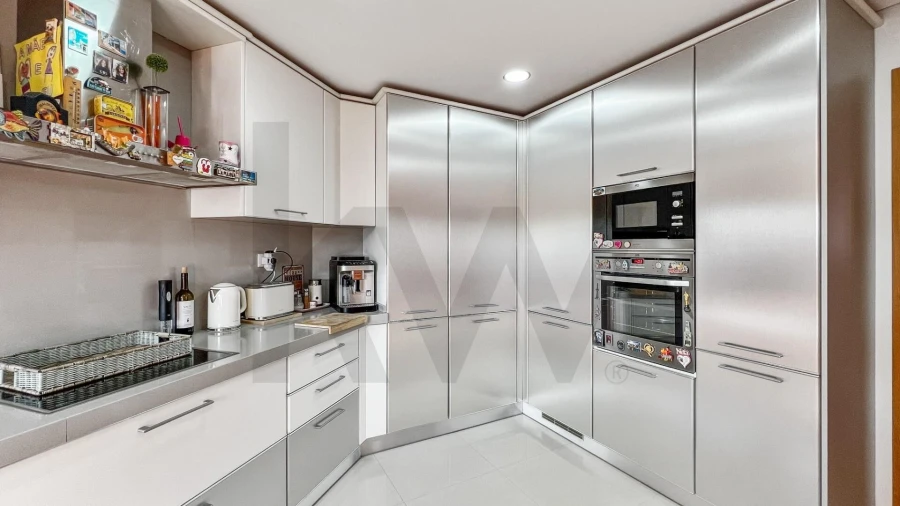 Apartamento T4 para Venda em Alfragide Foto 6