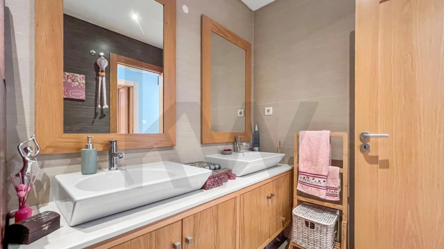 Apartamento T4 para Venda em Alfragide Foto 17