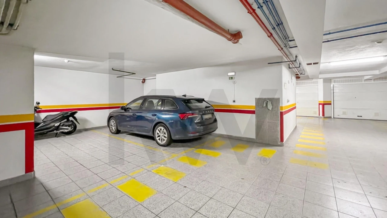 Apartamento T4 para Venda em Alfragide Foto 46