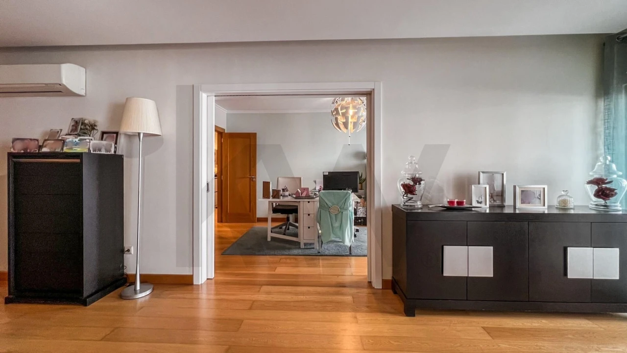 Apartamento T4 para Venda em Alfragide Foto 1