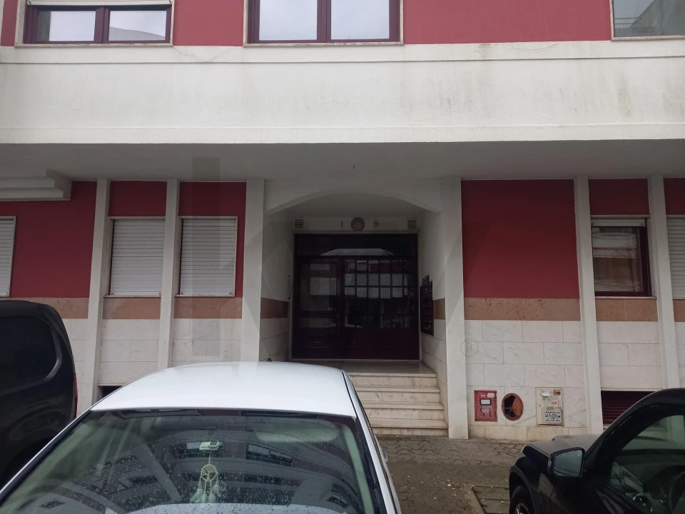 Apartamento T1 para Arrendamento em Algueirão-Mem Martins Foto 17