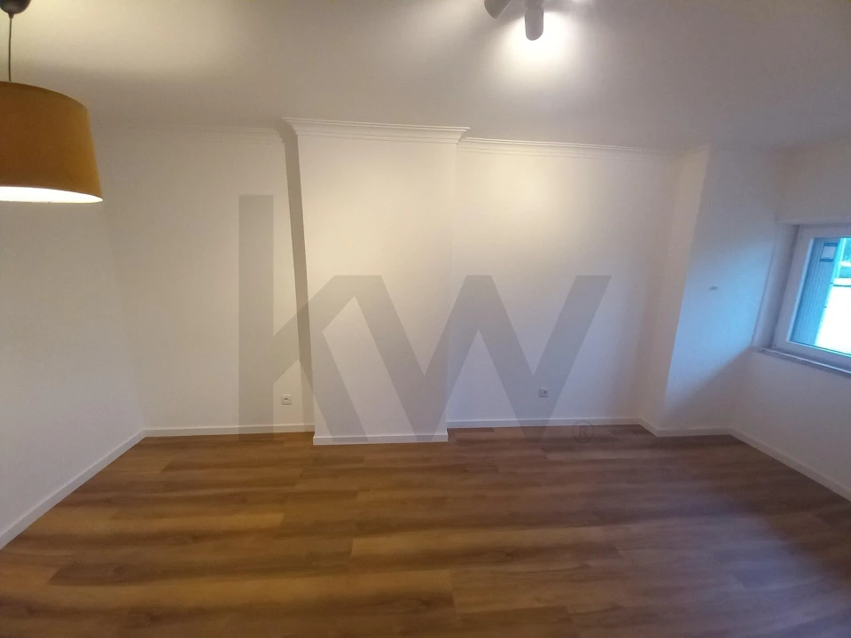 Apartamento T1 para Arrendamento em Algueirão-Mem Martins Foto 4