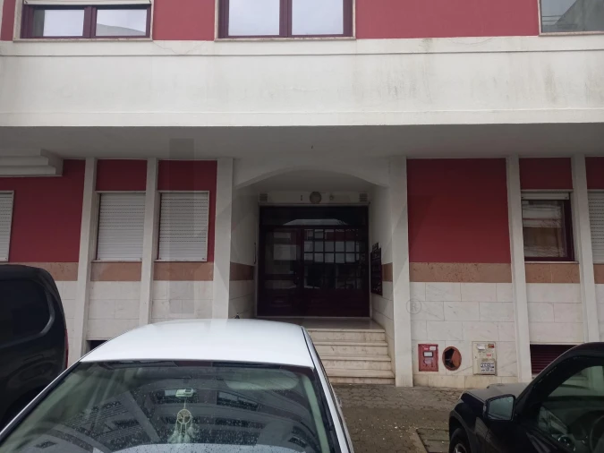 Apartamento T1 para Arrendamento em Algueirão-Mem Martins Foto 17