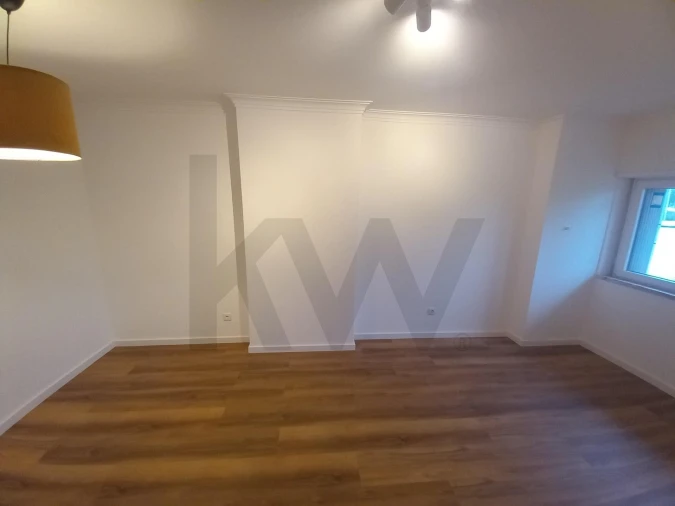 Apartamento T1 para Arrendamento em Algueirão-Mem Martins Foto 4