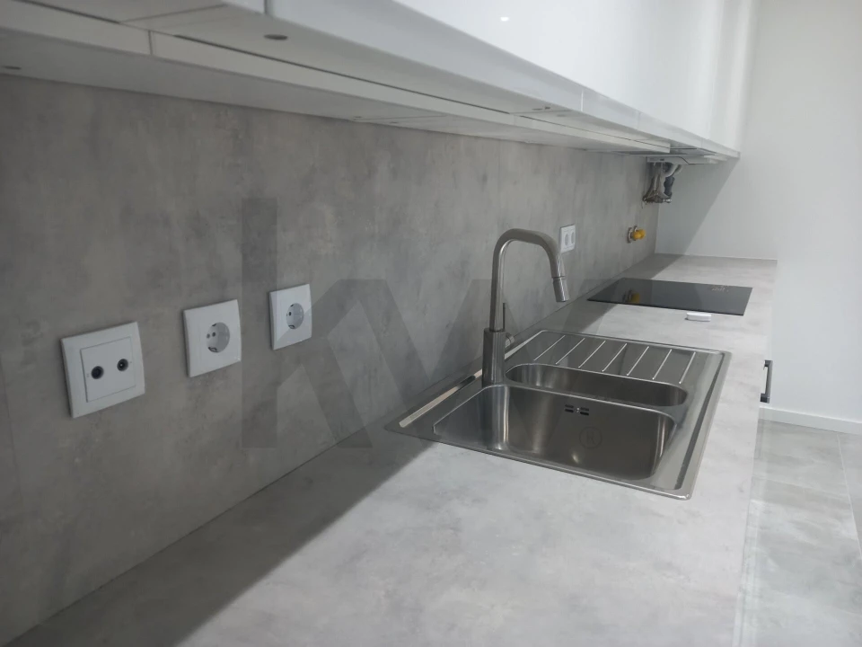 Apartamento T1 para Arrendamento em Algueirão-Mem Martins Foto 7