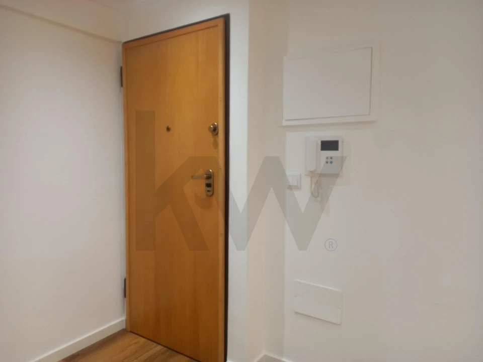 Apartamento T1 para Arrendamento em Algueirão-Mem Martins Foto 2