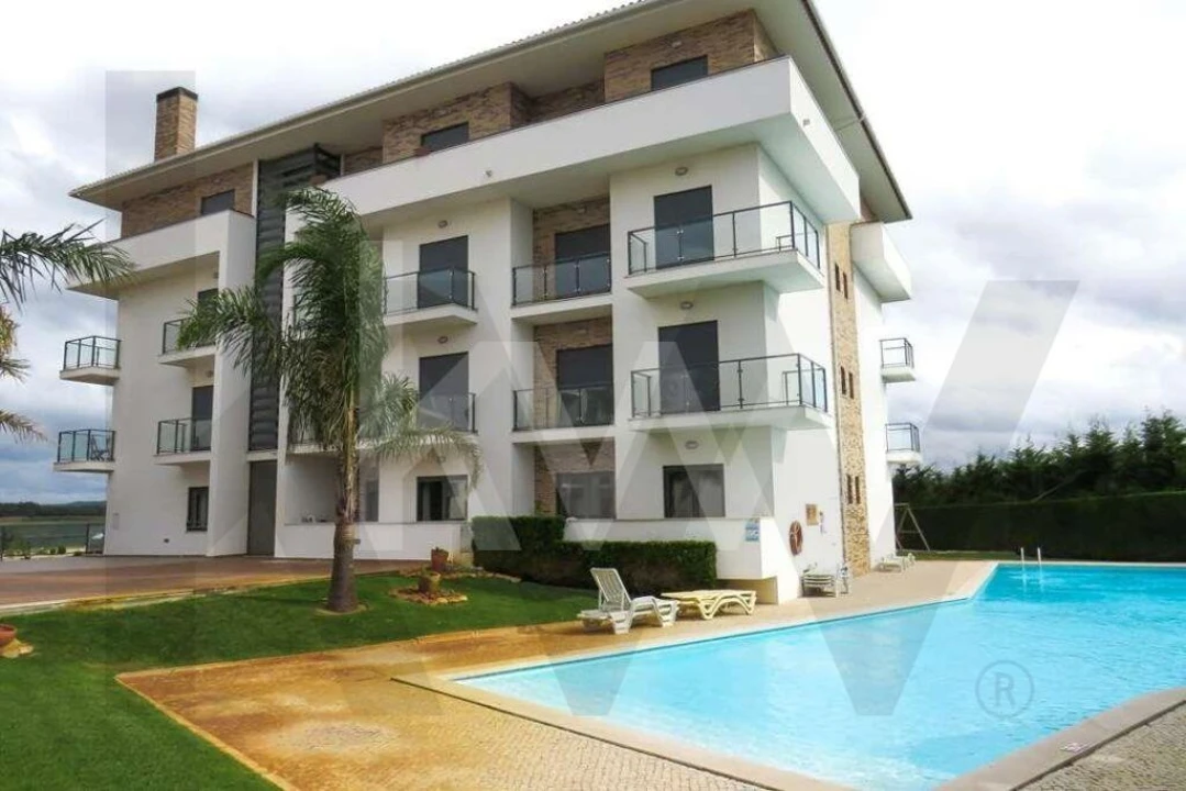 Apartamento T2 para Venda em São Martinho do Porto Foto 1