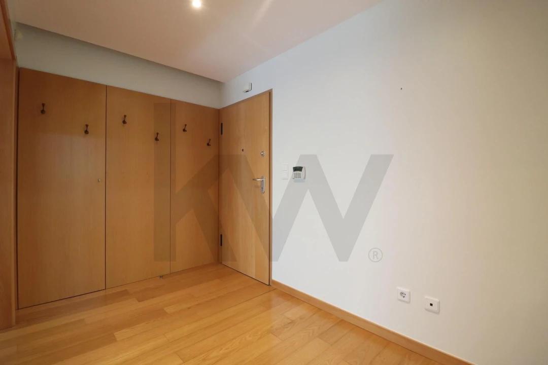 Apartamento T2 para Arrendamento em Santa Maria da Feira, Travanca, Sanfins e Espargo Foto 3