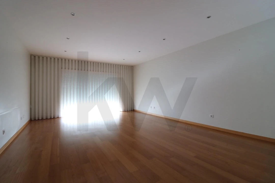 Apartamento T2 para Arrendamento em Santa Maria da Feira, Travanca, Sanfins e Espargo Foto 5