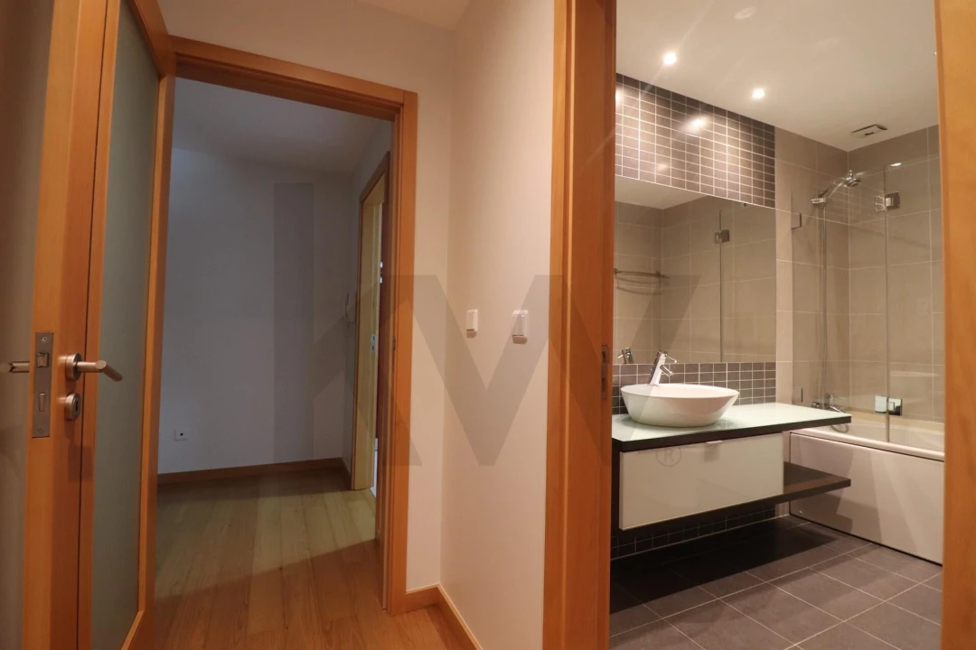 Apartamento T2 para Arrendamento em Santa Maria da Feira, Travanca, Sanfins e Espargo Foto 8