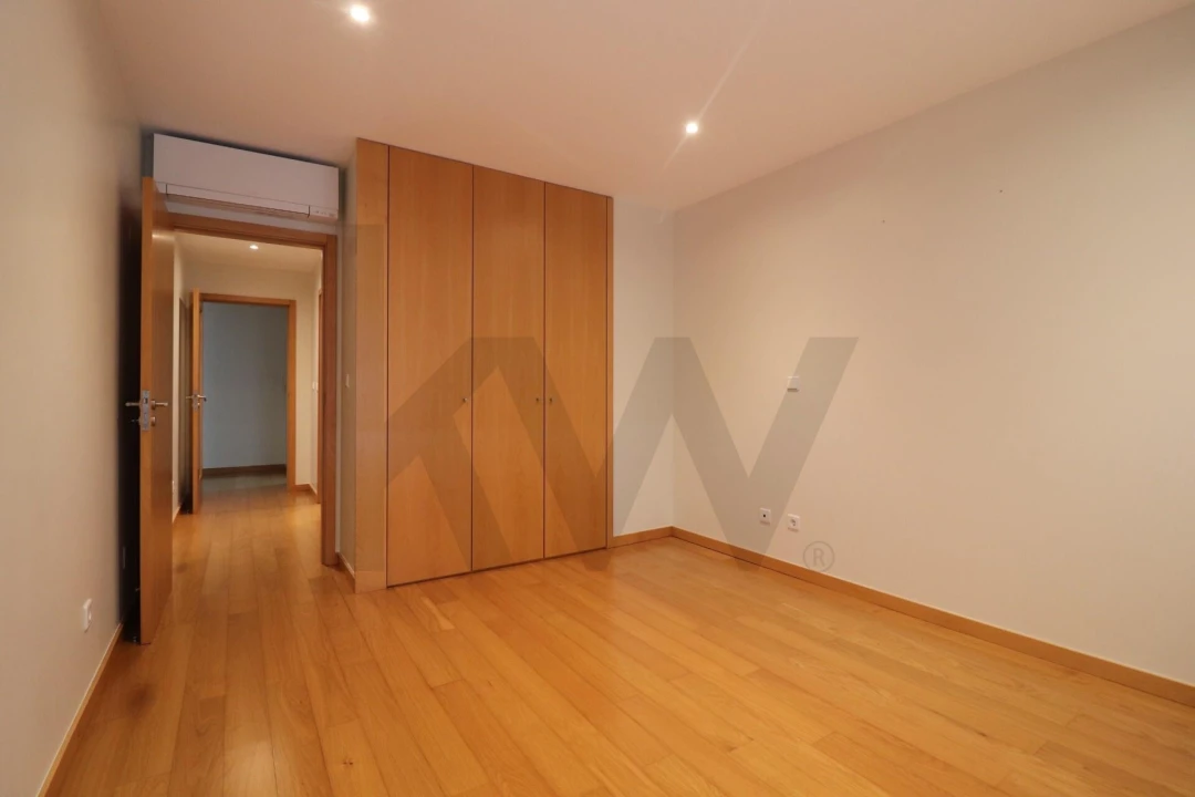 Apartamento T2 para Arrendamento em Santa Maria da Feira, Travanca, Sanfins e Espargo Foto 11